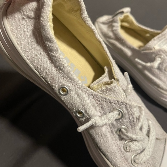 Women’s Converse Shoreline Sneakers - Picture 2 of 3